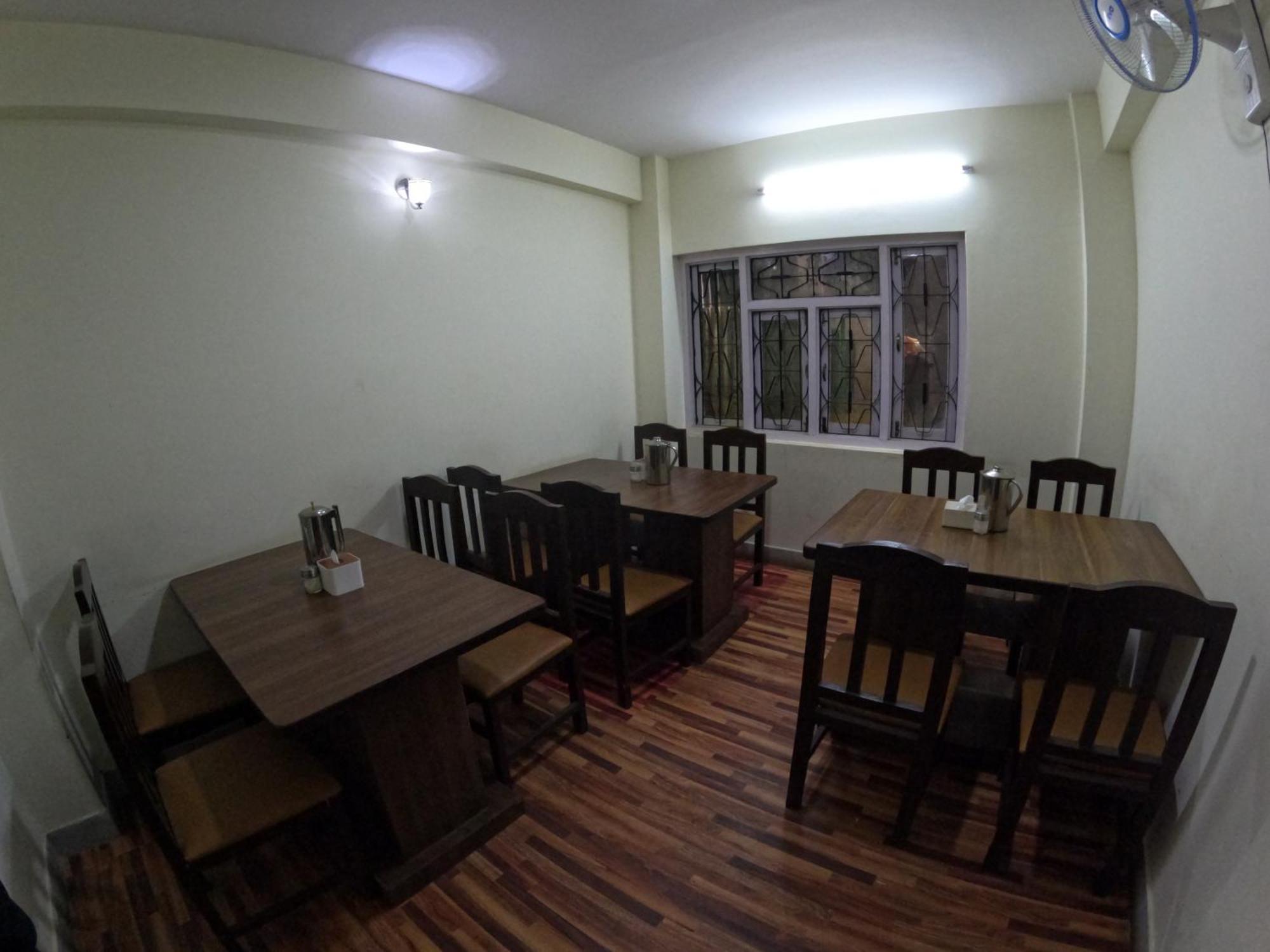 Hotel Global Village Kathmandu Buitenkant foto