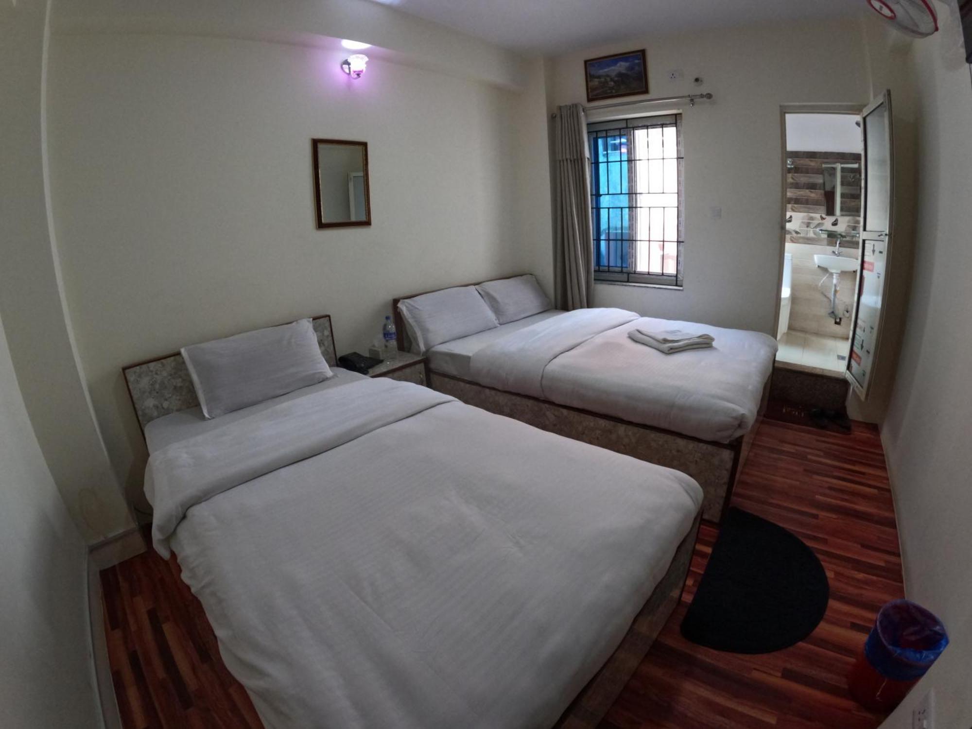 Hotel Global Village Kathmandu Buitenkant foto