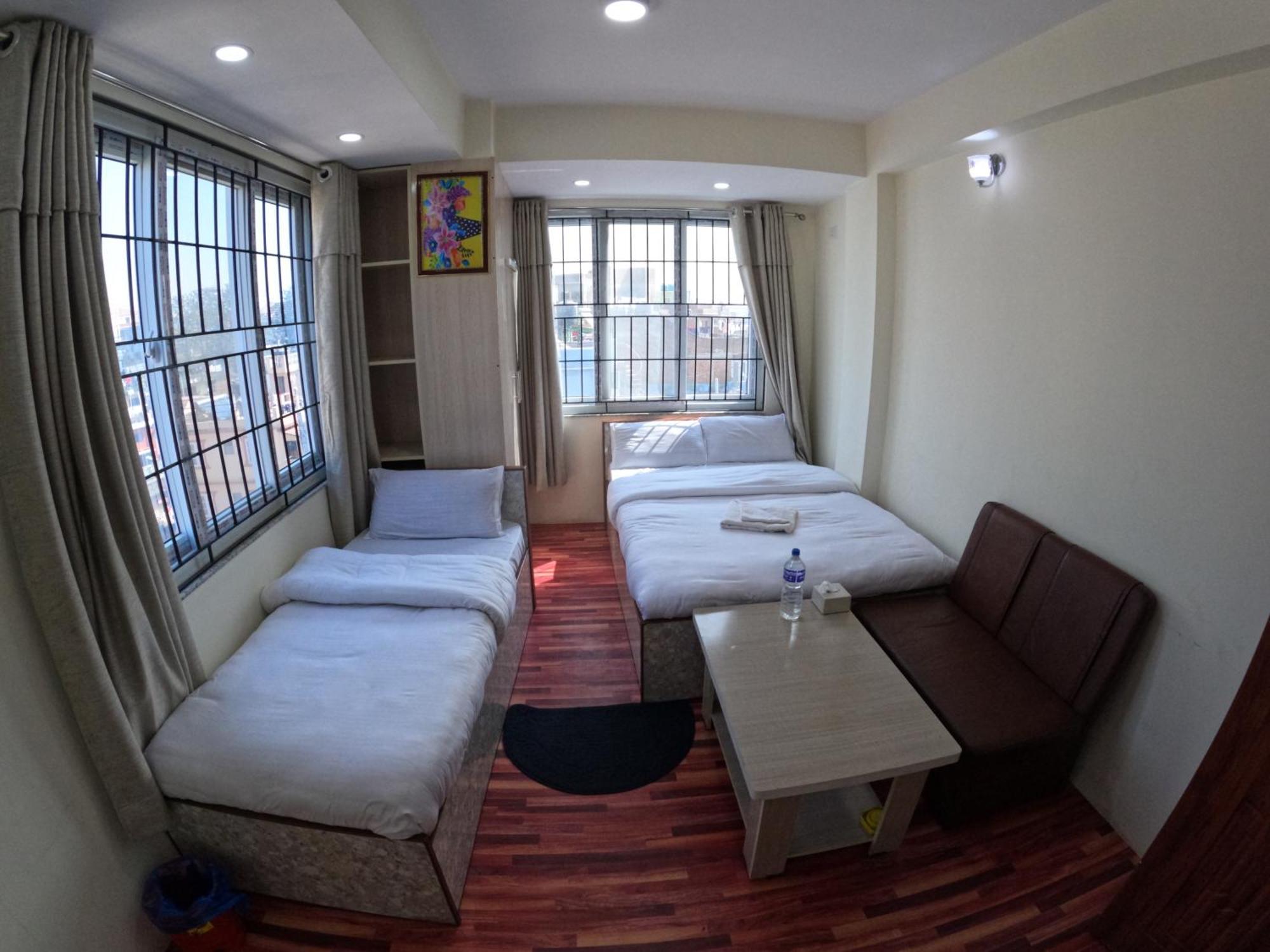 Hotel Global Village Kathmandu Buitenkant foto